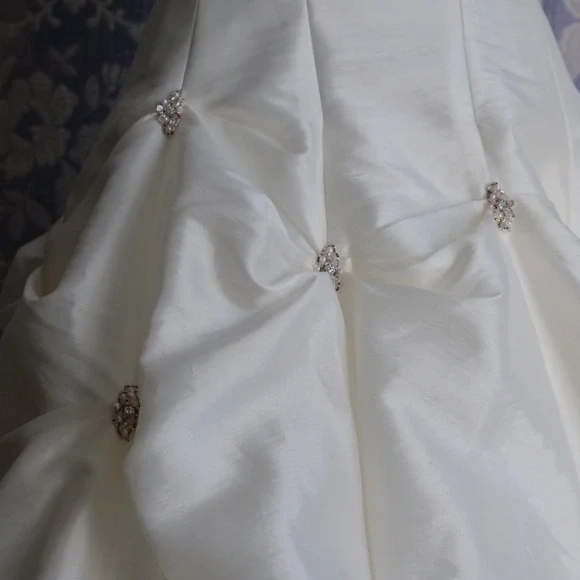 Maggie Sottero Couture Capriu J926 sleeveless wedding dress - Picture 5 of 14